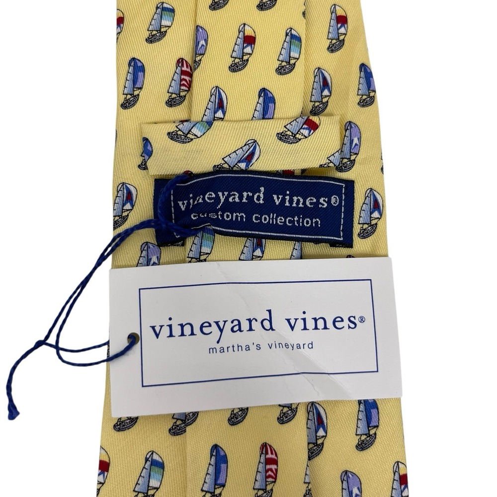 Vineyard Vines Mens Tie Sailboats Leukemia Regatta Cup Yellow 3.5" (W) x 57" (L)